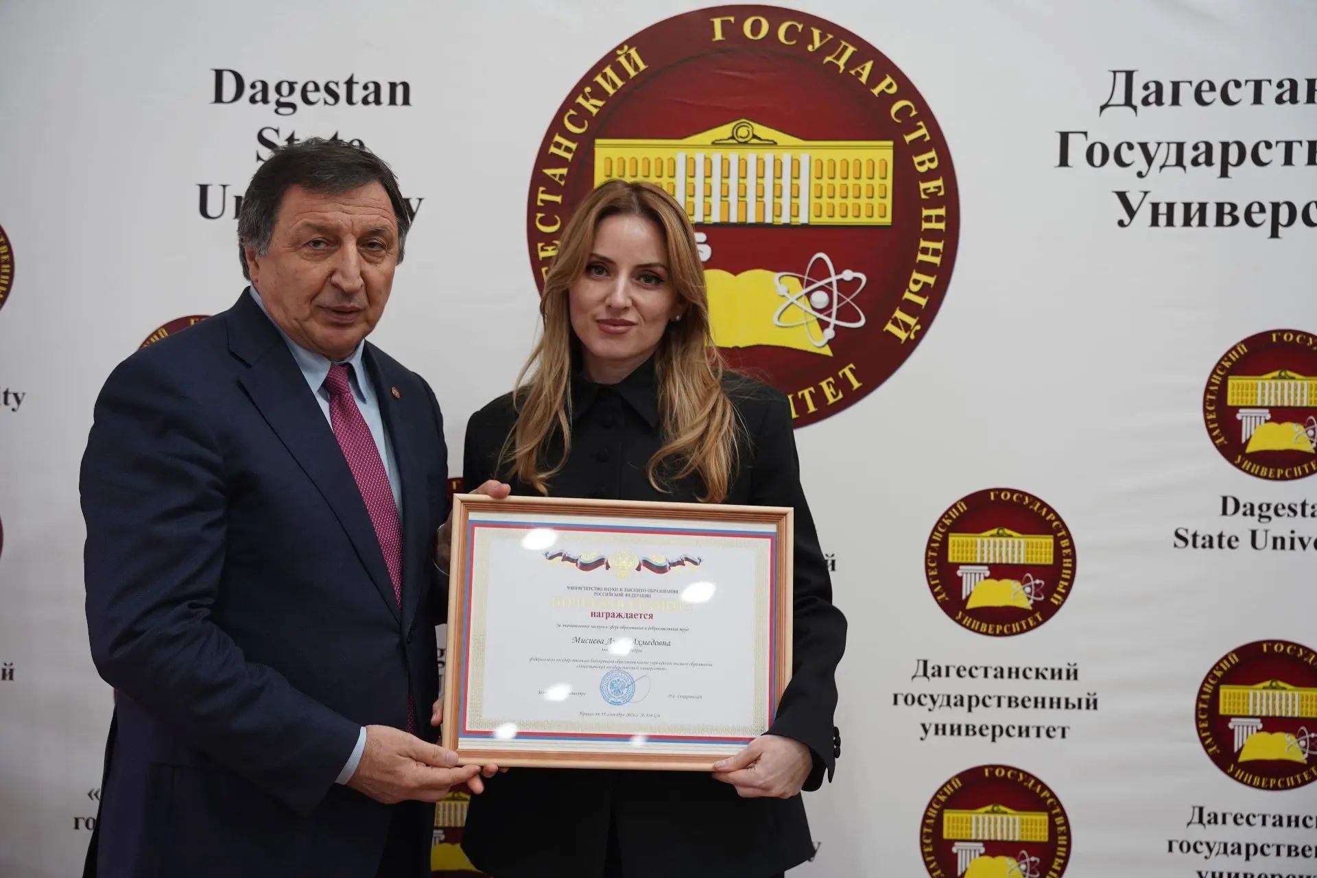 В ДГУ наградили лучших сотрудников