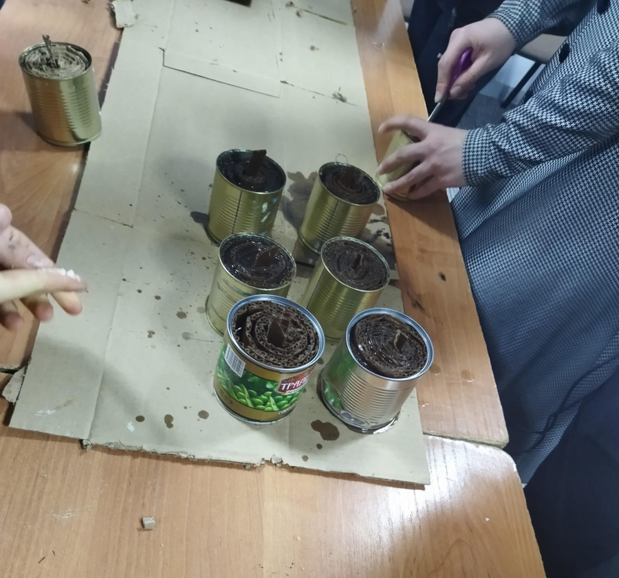 Студенты филиала сделали блиндажные свечи для участников СВО