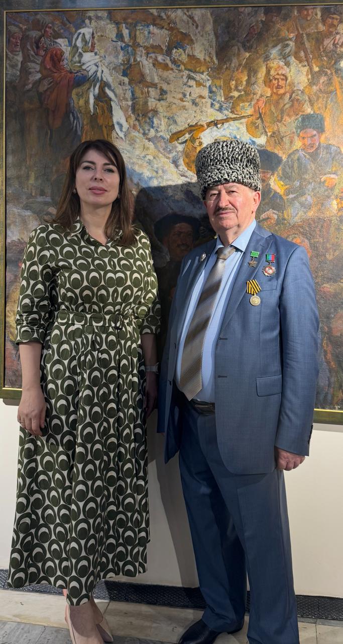 Династия, сохранившая искусство. В Махачкале открылась юбилейная выставка Газимагомедовых